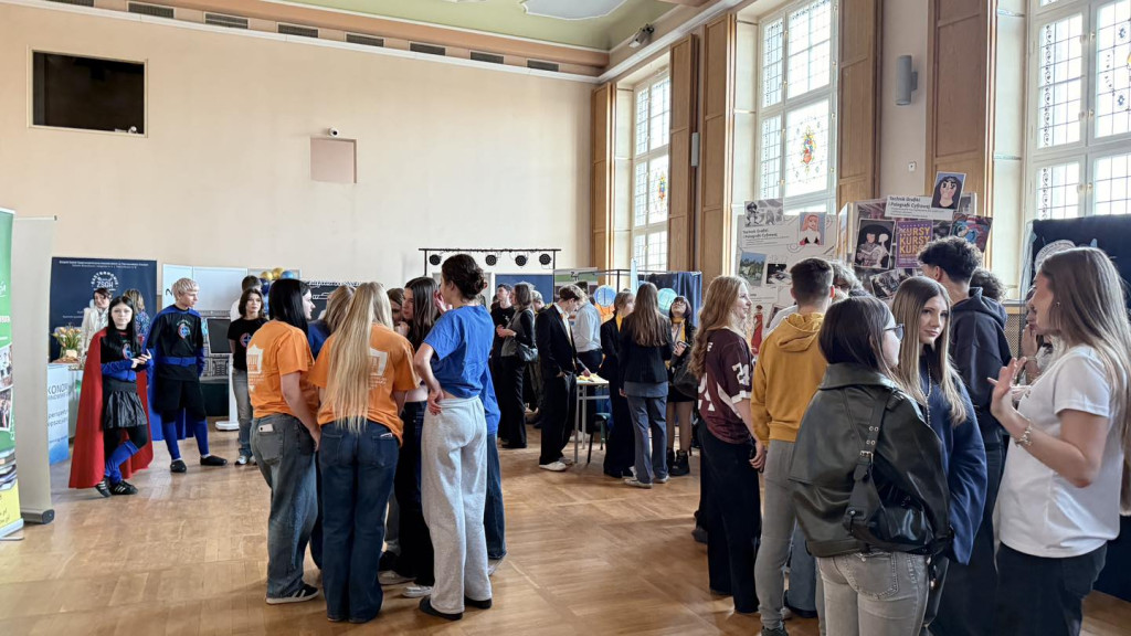 Tarnowskie Góry. Trwają targi edukacyjne w Chemiku