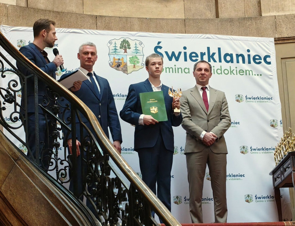 Młodzi sportowcy nagrodzeni! Uroczystość w pałacu