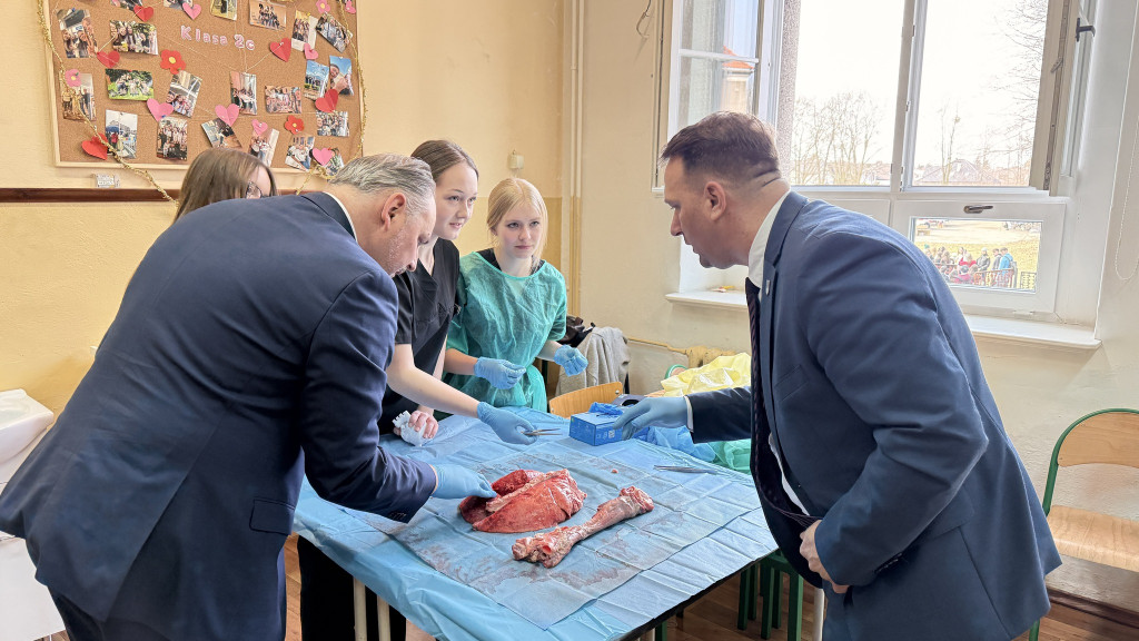 Tarnowskie Góry. Trwają targi edukacyjne w Chemiku