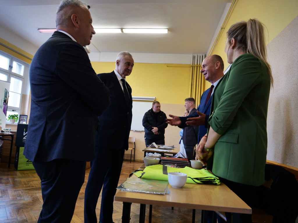 Tarnowskie Góry. Trwają targi edukacyjne w Chemiku