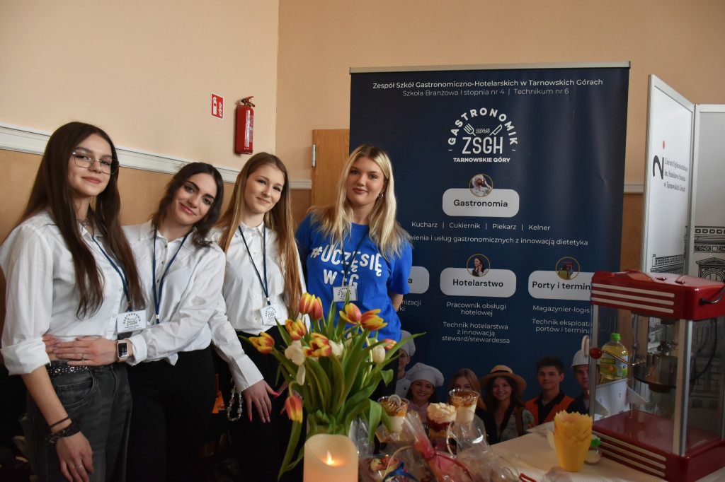 Tarnowskie Góry. Trwają targi edukacyjne w Chemiku