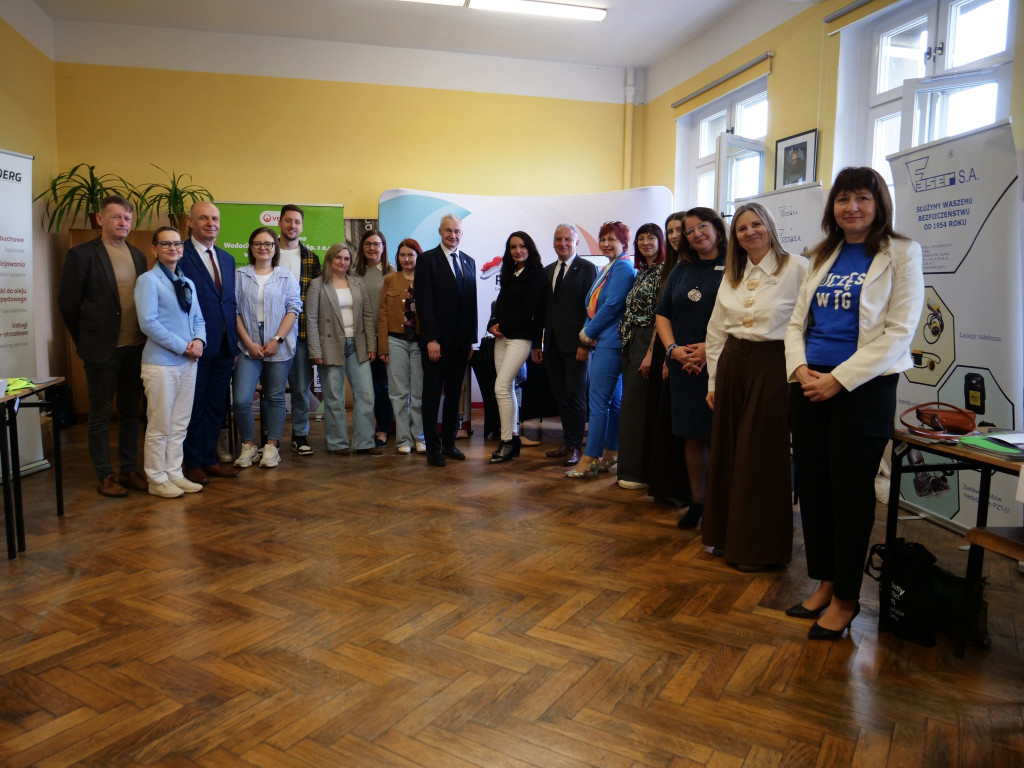 Tarnowskie Góry. Trwają targi edukacyjne w Chemiku