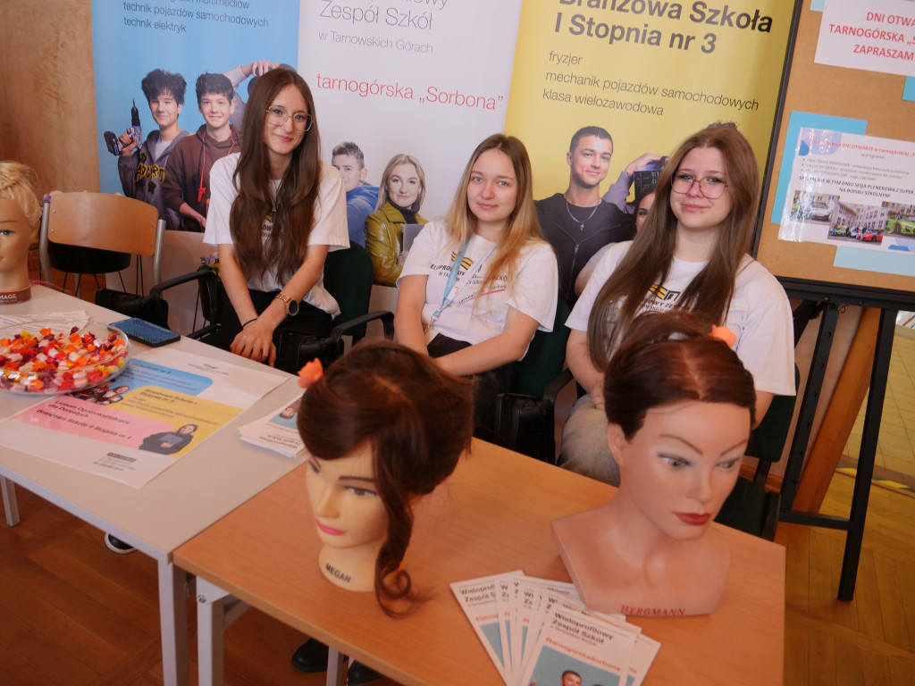 Tarnowskie Góry. Trwają targi edukacyjne w Chemiku