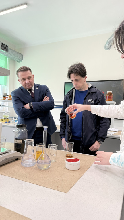 Tarnowskie Góry. Trwają targi edukacyjne w Chemiku