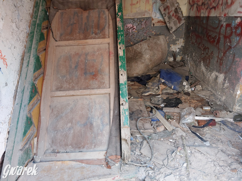 Repty Śląskie. Nie tylko krzyż jest w opłakanym stanie