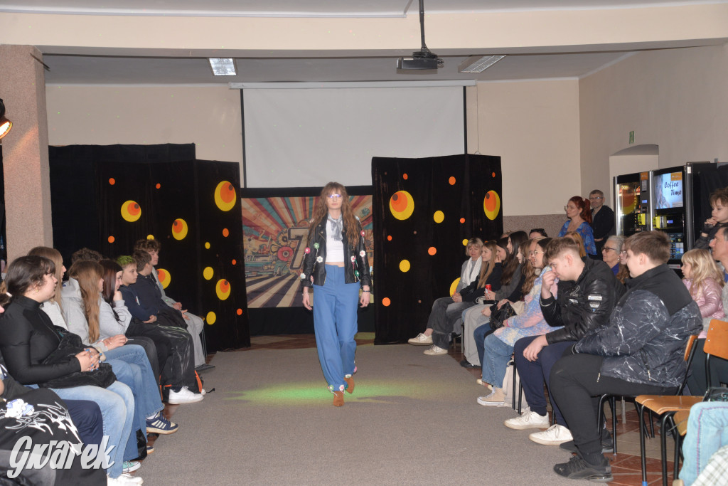 Powrót do lat 70. Pokaz mody w Plastyku