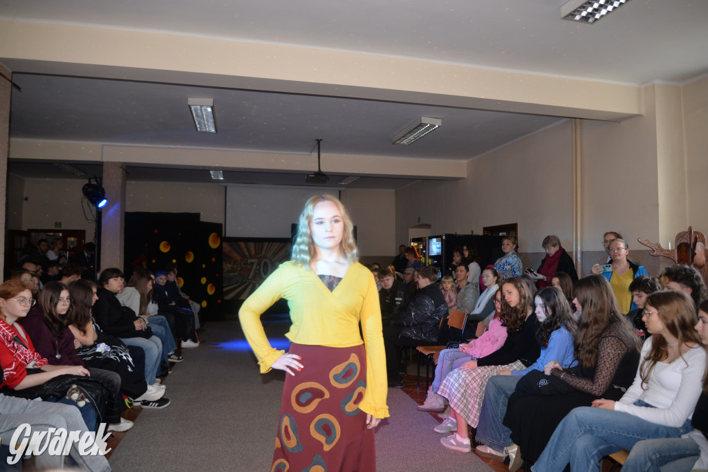 Powrót do lat 70. Pokaz mody w Plastyku