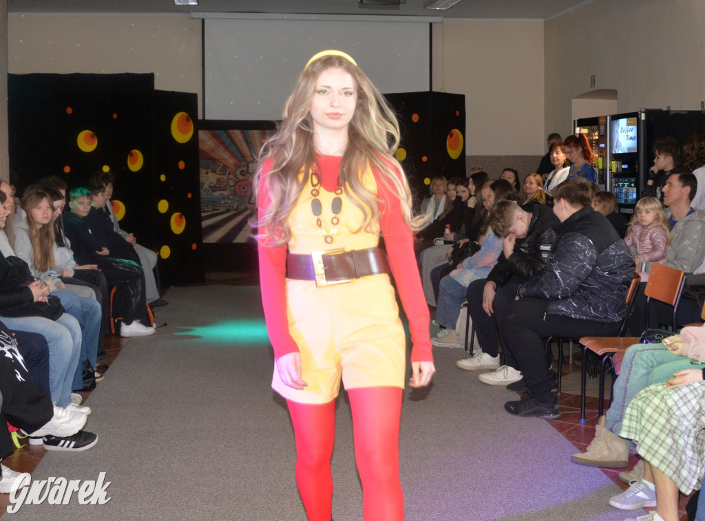 Powrót do lat 70. Pokaz mody w Plastyku