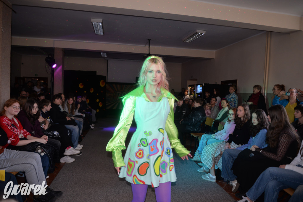 Powrót do lat 70. Pokaz mody w Plastyku