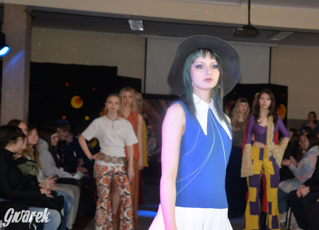 Powrót do lat 70. Pokaz mody w Plastyku