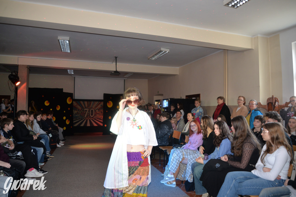 Powrót do lat 70. Pokaz mody w Plastyku