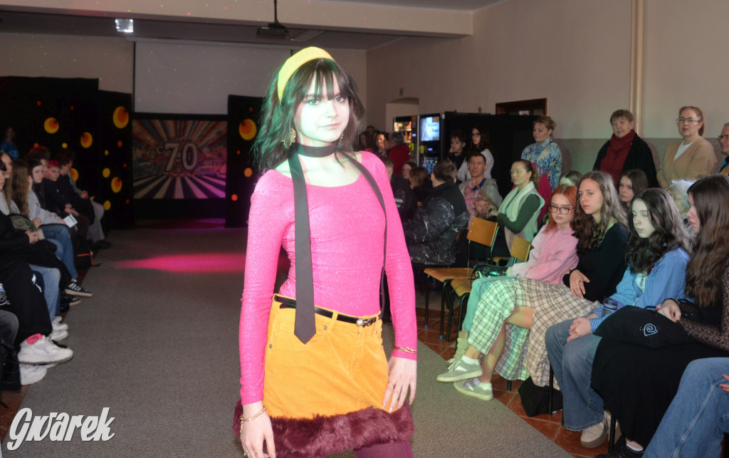 Powrót do lat 70. Pokaz mody w Plastyku