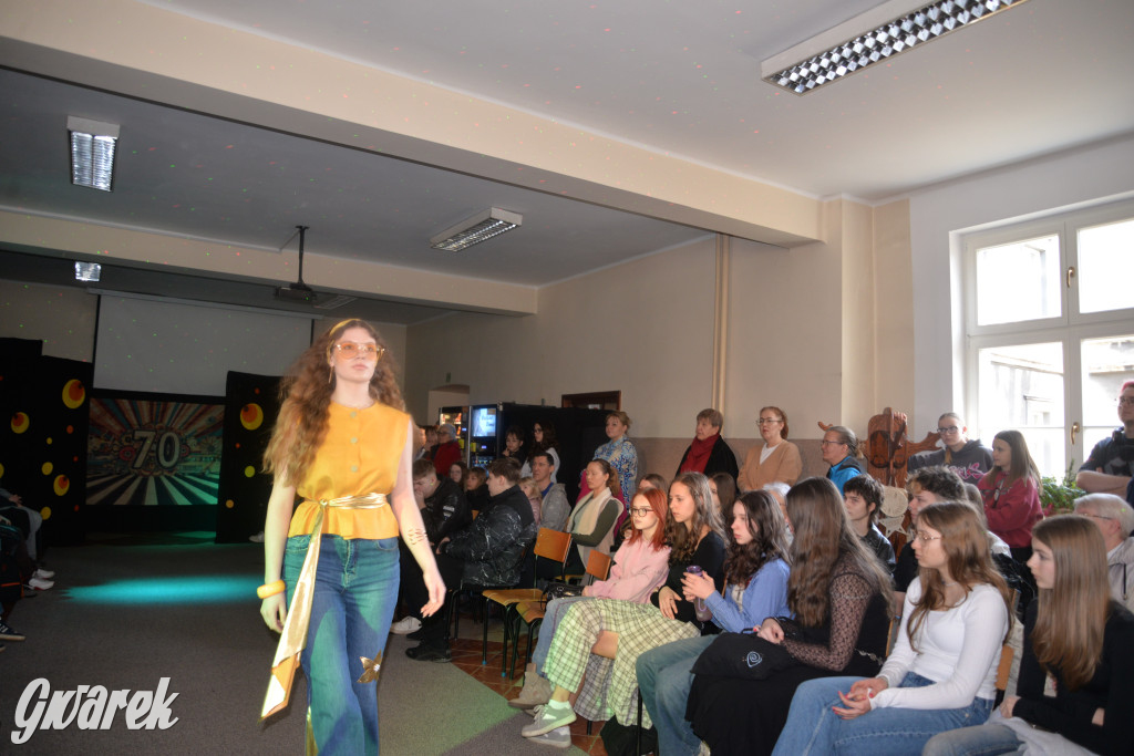 Powrót do lat 70. Pokaz mody w Plastyku