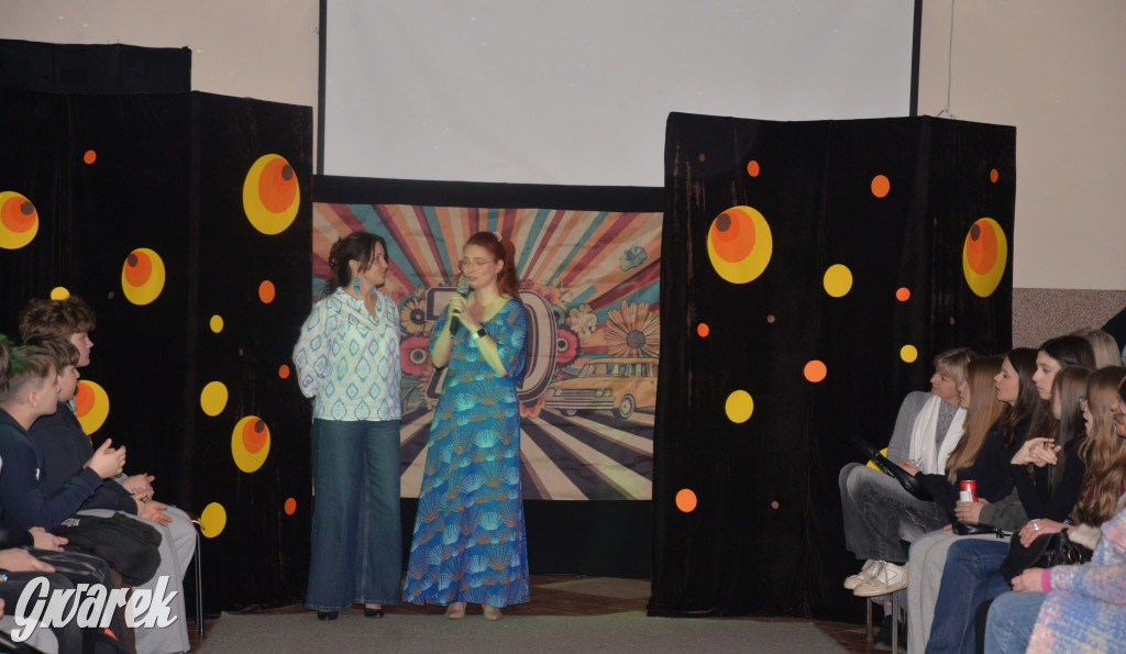 Powrót do lat 70. Pokaz mody w Plastyku