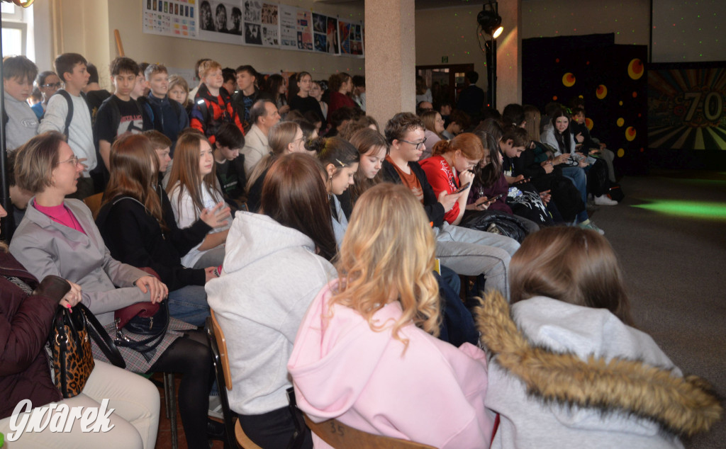 Powrót do lat 70. Pokaz mody w Plastyku