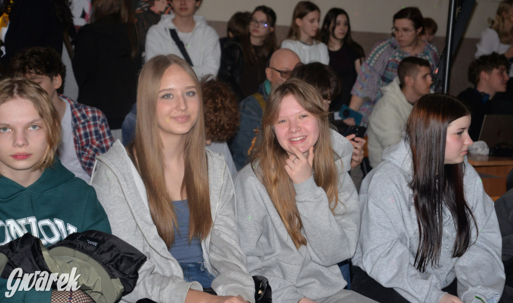 Powrót do lat 70. Pokaz mody w Plastyku