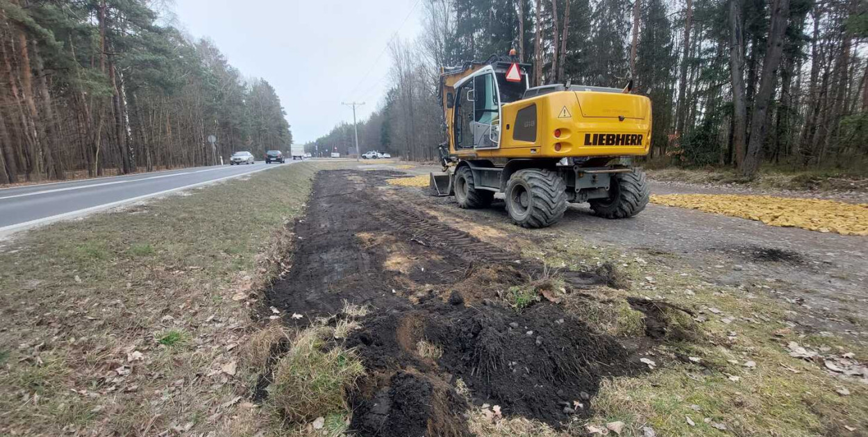 Porządkują dziki parking przy zalewie. Będzie płatny
