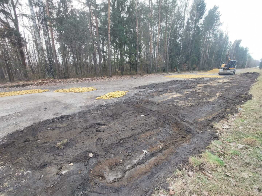 Porządkują dziki parking przy zalewie. Będzie płatny