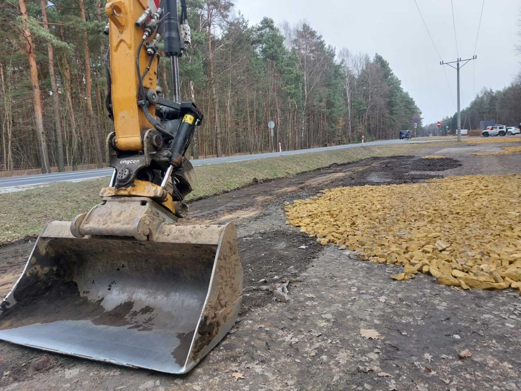 Porządkują dziki parking przy zalewie. Będzie płatny