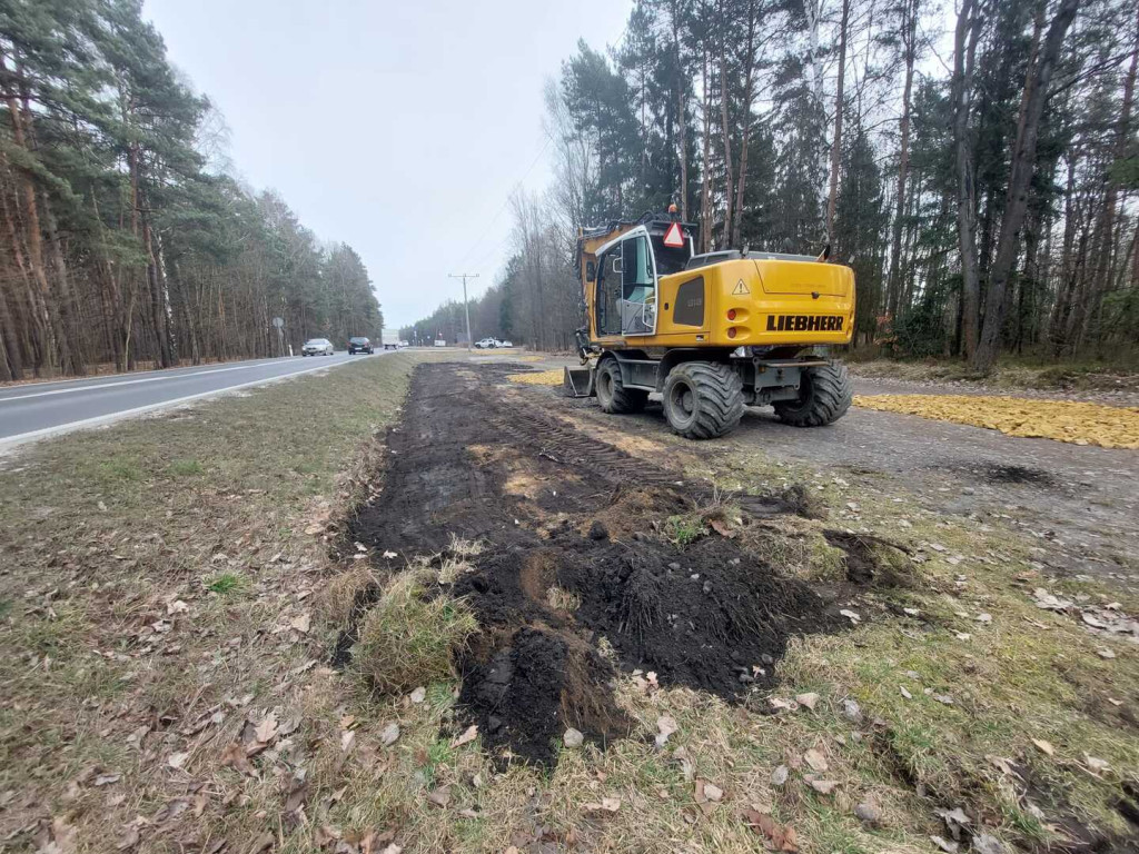 Porządkują dziki parking przy zalewie. Będzie płatny
