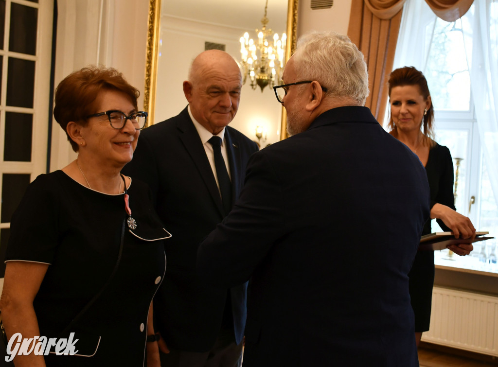 Tarnowskie Góry. 7 złotych par i 1 szmaragdowa