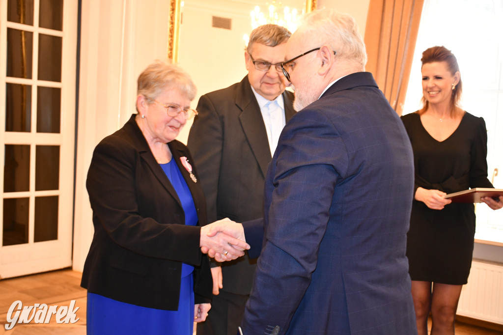 Tarnowskie Góry. 7 złotych par i 1 szmaragdowa