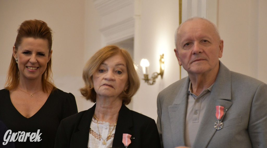 Tarnowskie Góry. 7 złotych par i 1 szmaragdowa