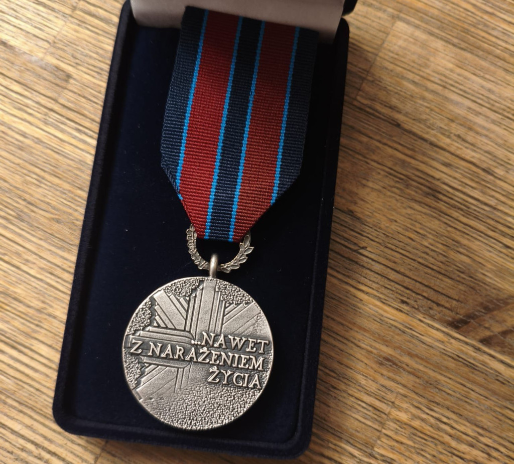 Narażali życie, by uratować piekarzanina. Dostali...