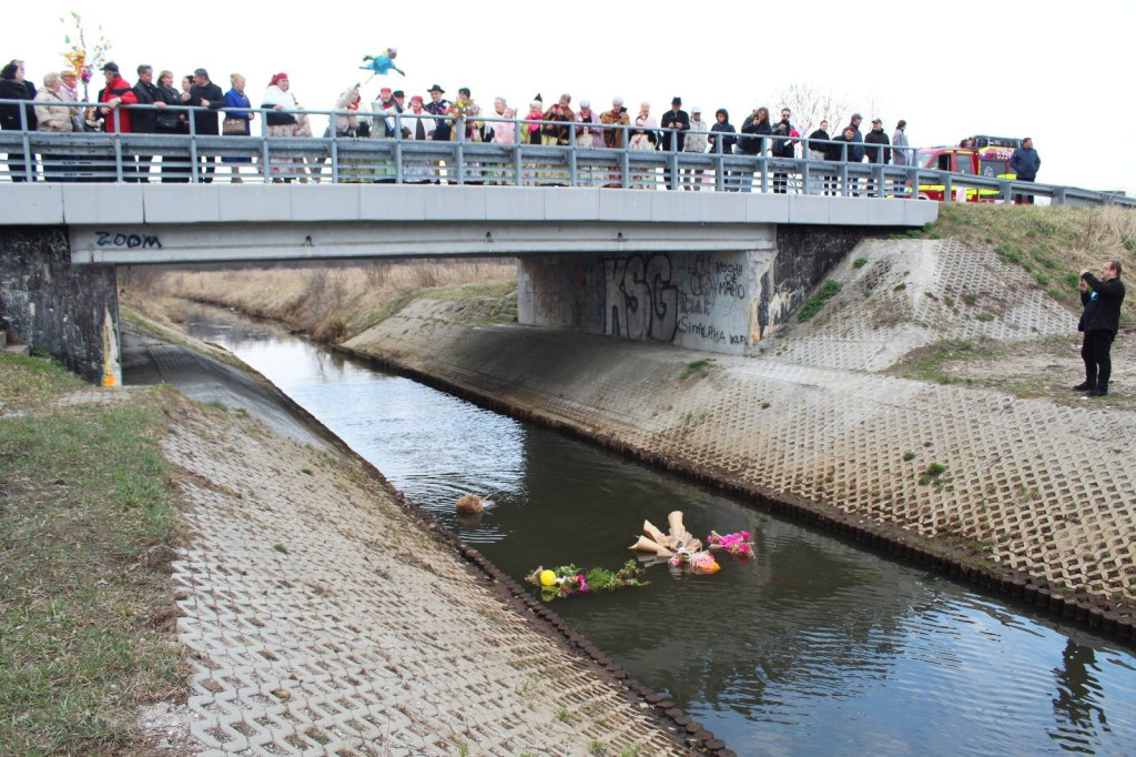 Marzanny utonęły w Brynicy. Tradycji stało się zadość