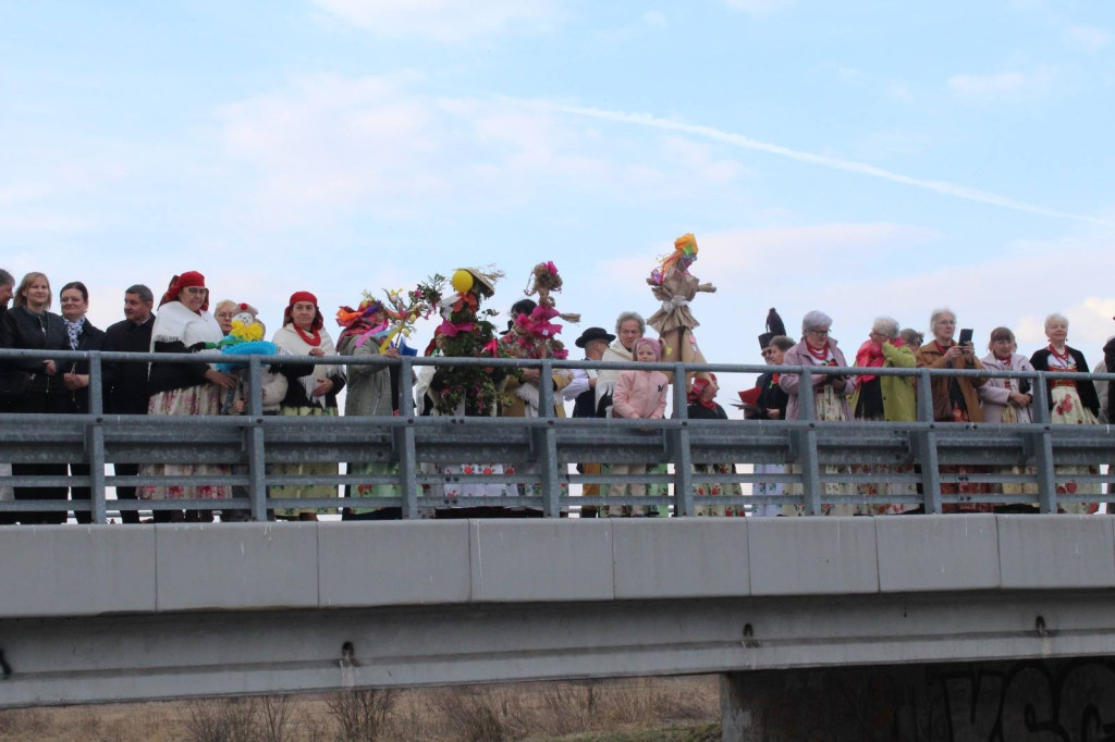 Marzanny utonęły w Brynicy. Tradycji stało się zadość