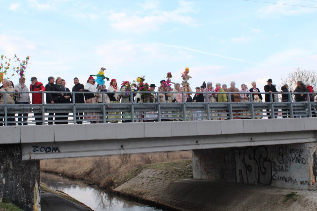 Marzanny utonęły w Brynicy. Tradycji stało się zadość