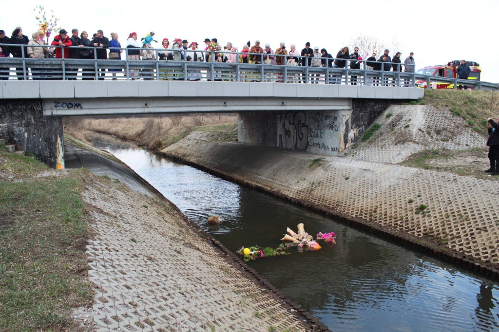 Marzanny utonęły w Brynicy. Tradycji stało się zadość