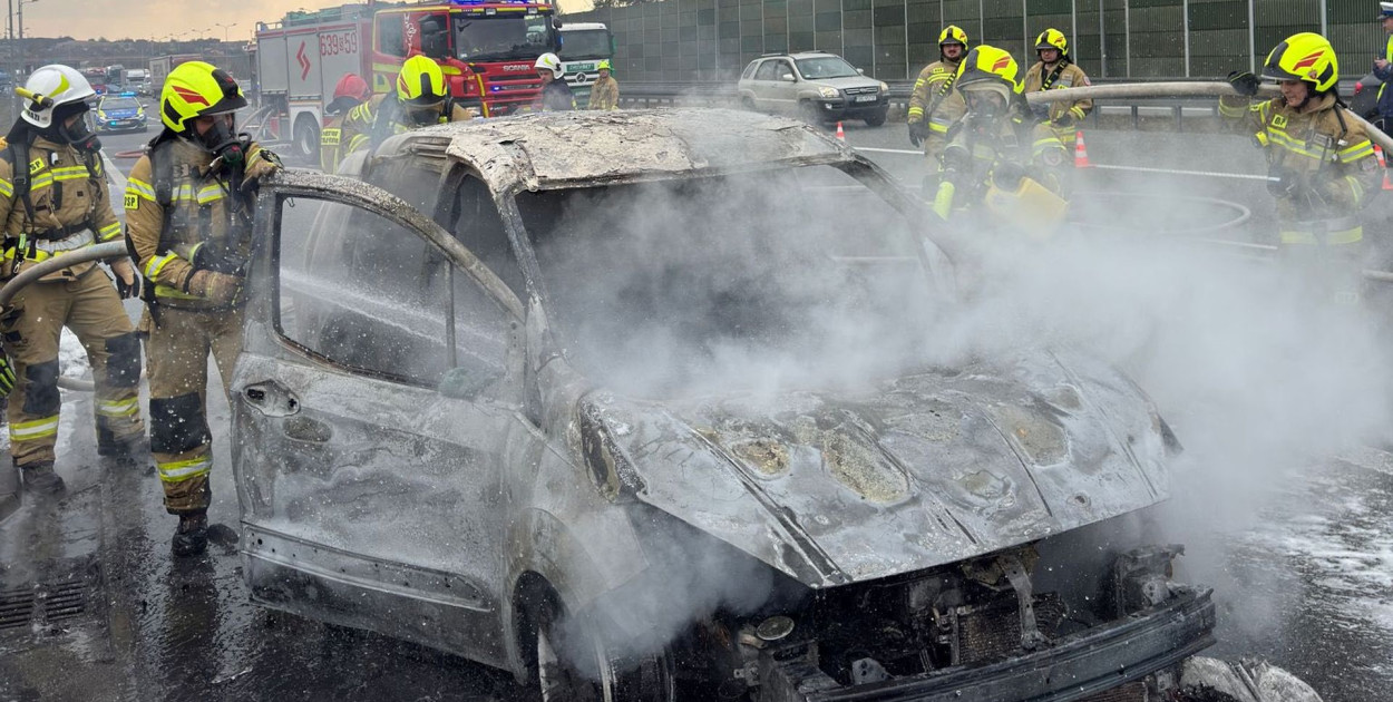 Powiat tarnogórski. Pożar auta na A1