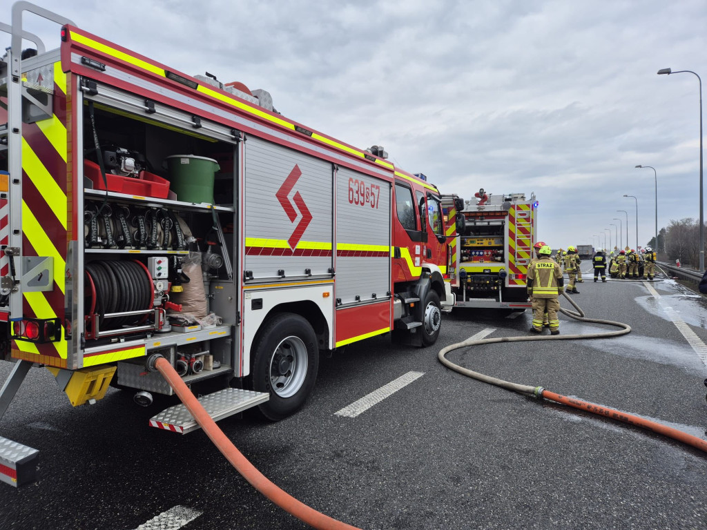 Powiat tarnogórski. Pożar auta na A1