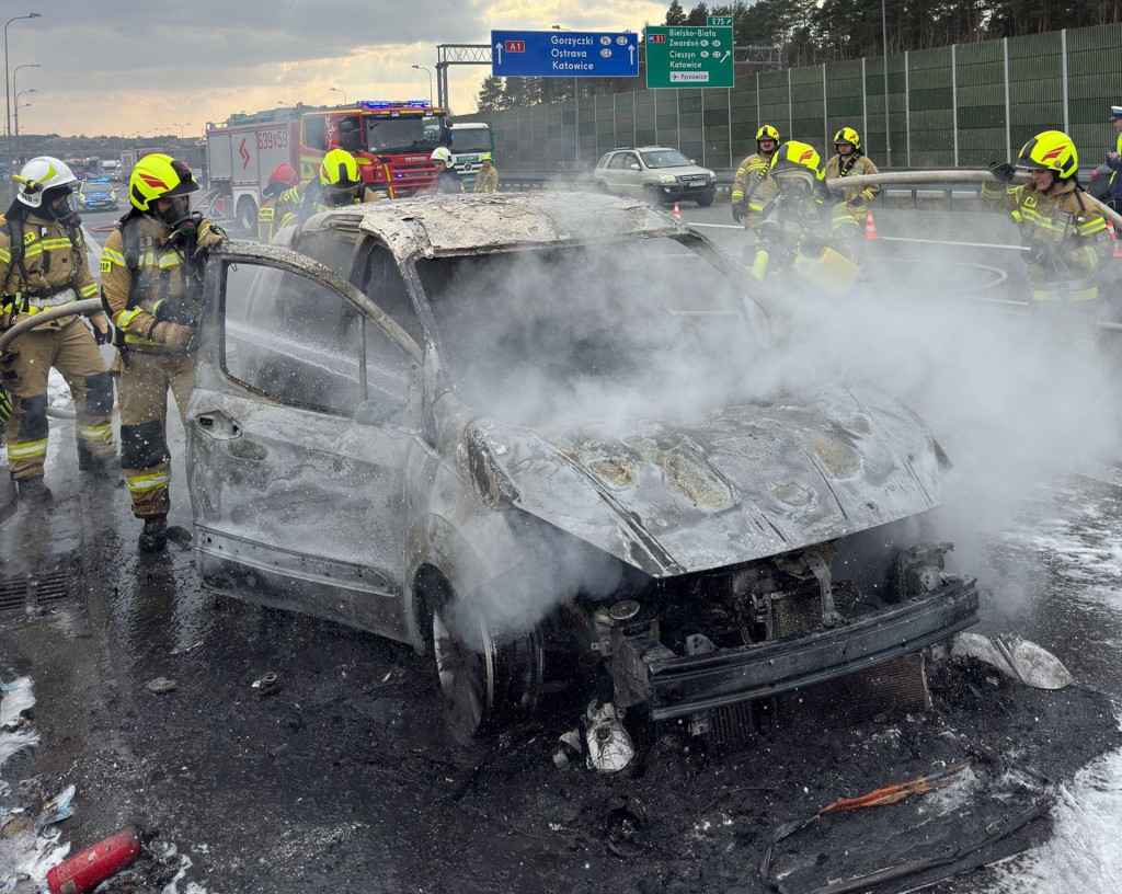 Powiat tarnogórski. Pożar auta na A1