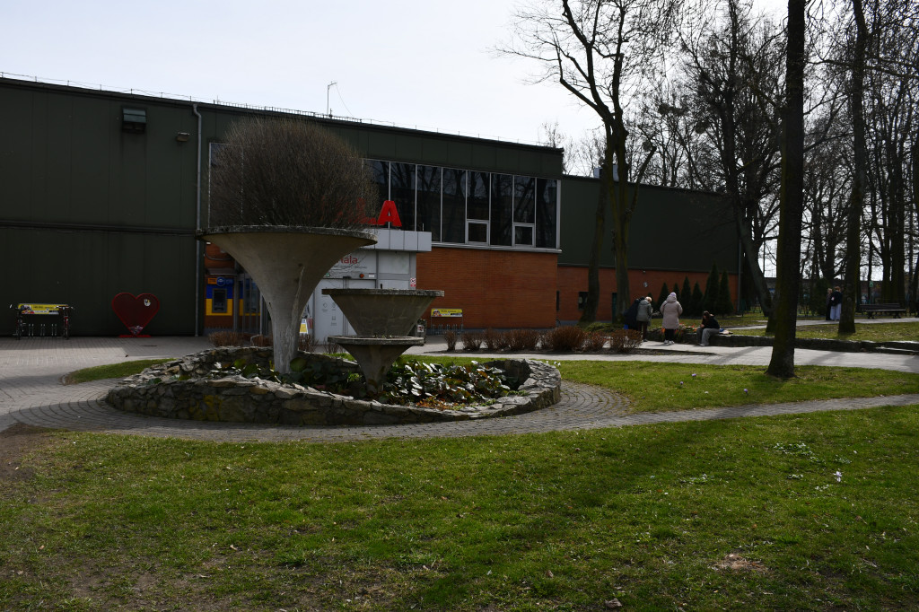 Tarnowskie Góry. Co ze skwerem przed halą targową?