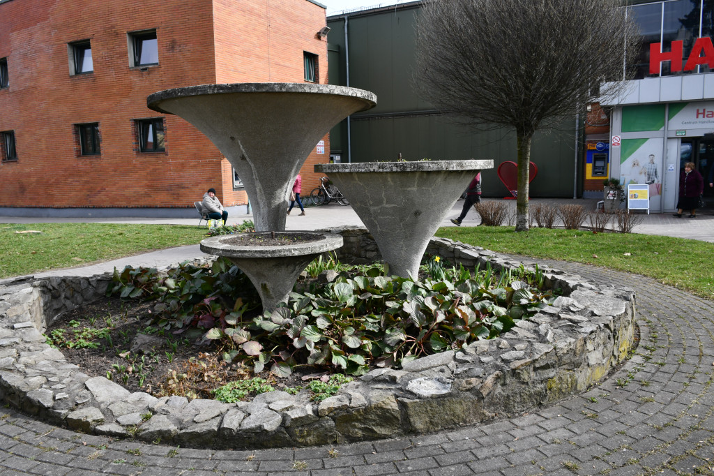 Tarnowskie Góry. Co ze skwerem przed halą targową?