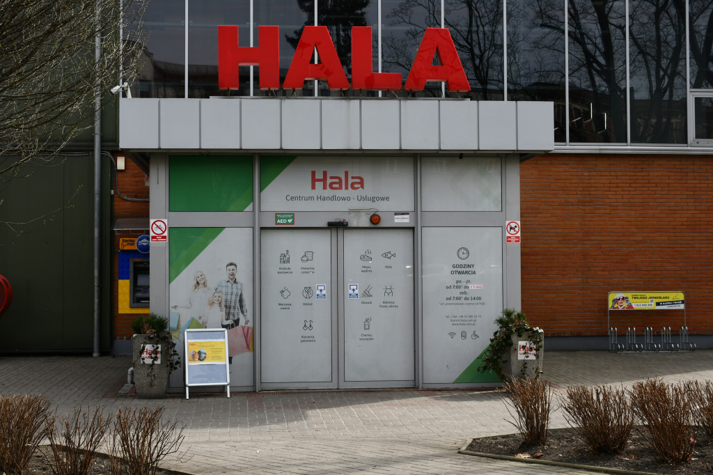 Tarnowskie Góry. Co ze skwerem przed halą targową?