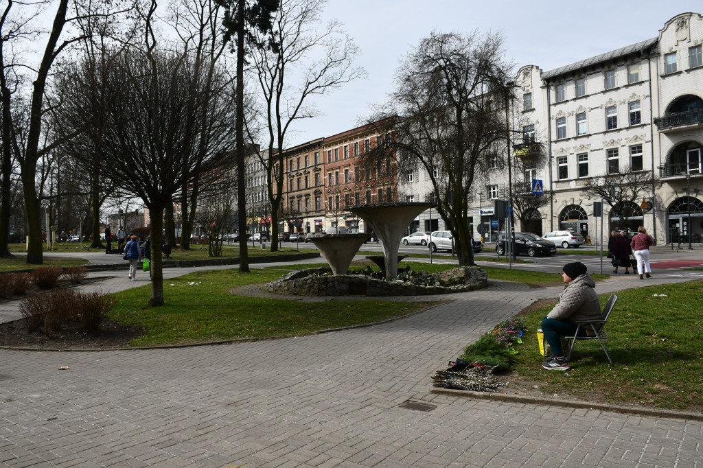 Tarnowskie Góry. Co ze skwerem przed halą targową?