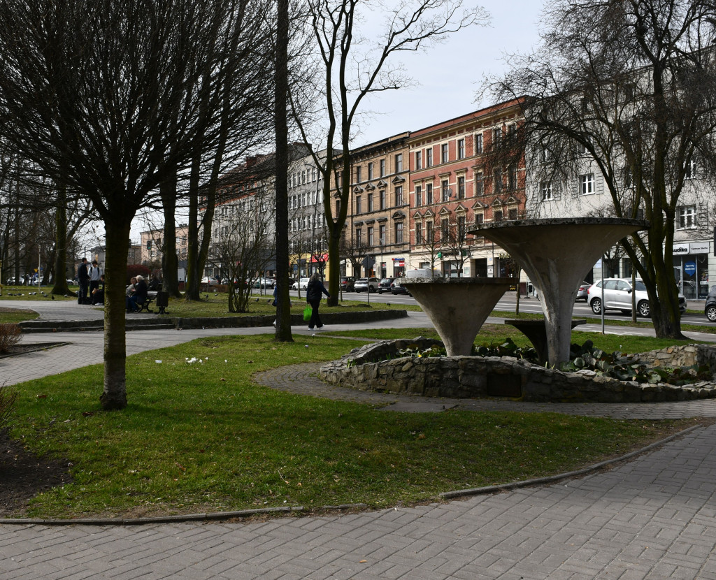 Tarnowskie Góry. Co ze skwerem przed halą targową?