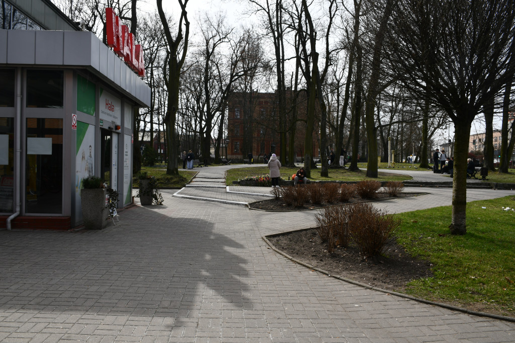 Tarnowskie Góry. Co ze skwerem przed halą targową?