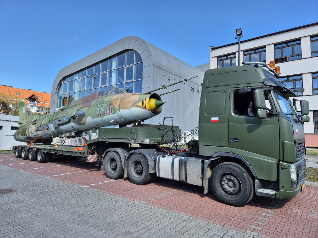 Z Sosnowca do Zbrosławic. Su-22 już w naszym muzeum