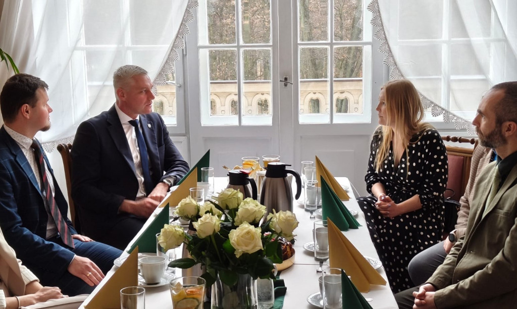 Wicemarszałek, dyrektor i brama Donnersmarcków