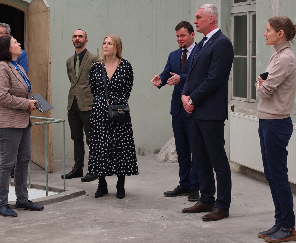 Wicemarszałek, dyrektor i brama Donnersmarcków