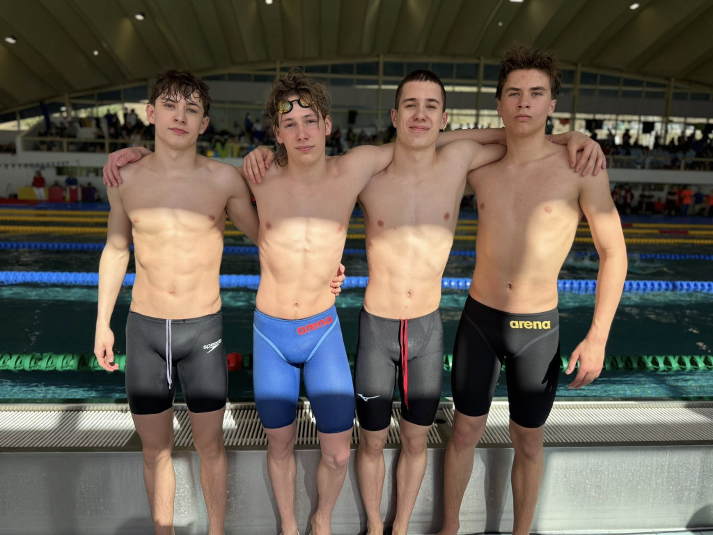 MKS Park Wodny Tarnowskie Góry z workiem medali