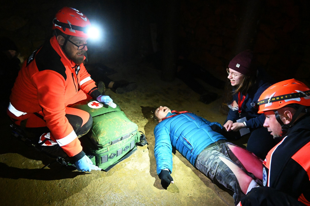 Stres, chaos i walka o życie. Tak szkolą się ratownicy