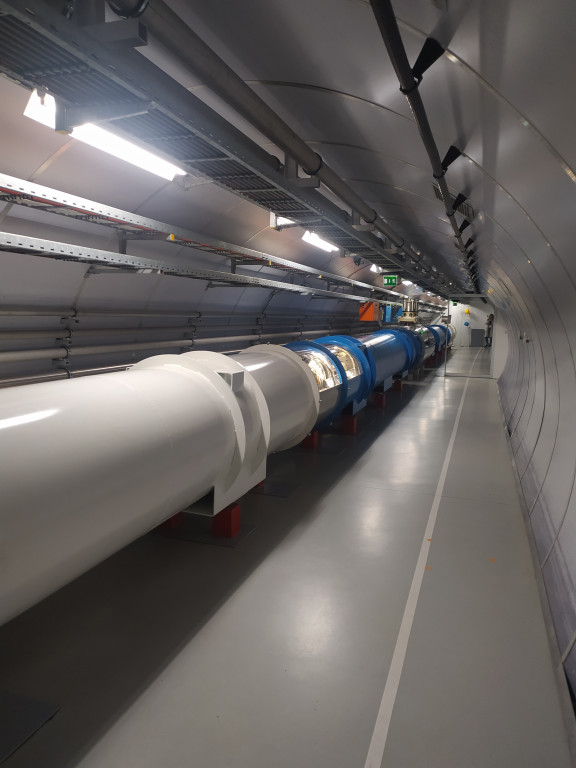 Nauczycielka z Sorbony w centrum badań jądrowych