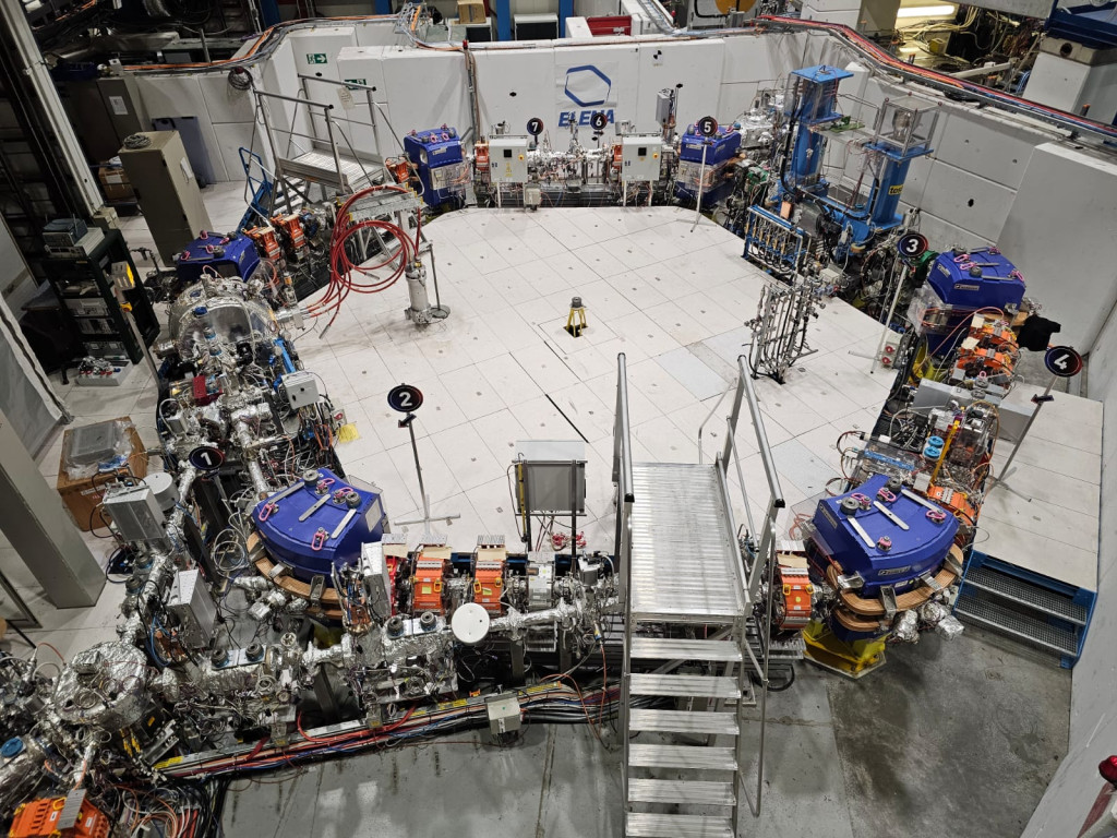 Nauczycielka z Sorbony w centrum badań jądrowych