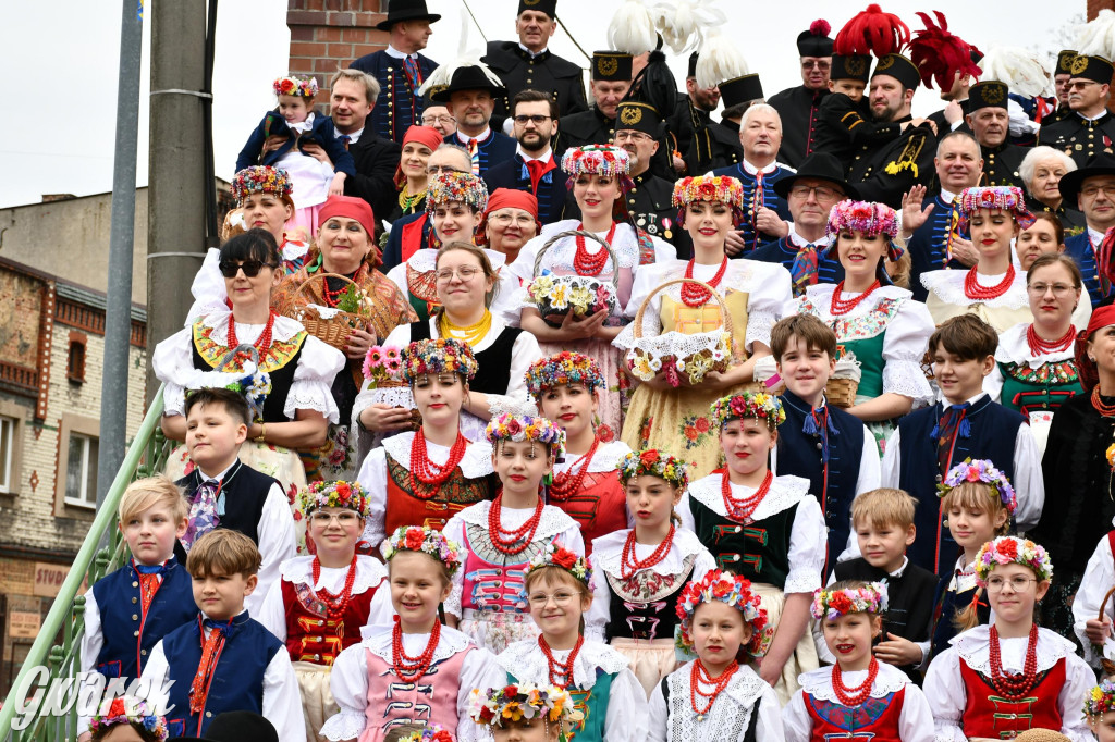 Radzionków. Wielkanocna tradycja w stroju regionalnym