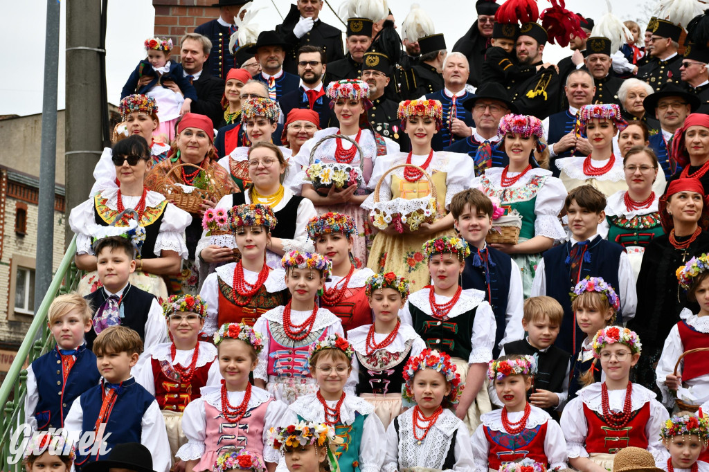 Radzionków. Wielkanocna tradycja w stroju regionalnym